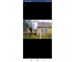 Dom do remontu z budynkiem gospodarczym w Pajecznie.